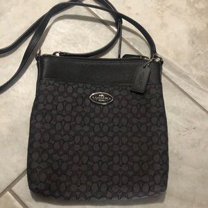Coach crossbody like new size 8 by 8
